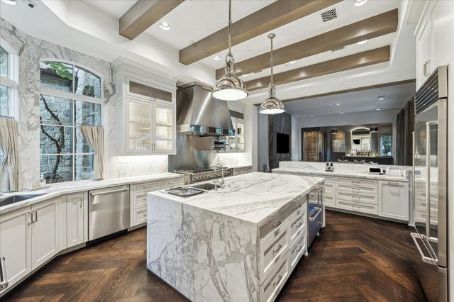 220 Merrie Way Lane, Houston, TX 77024