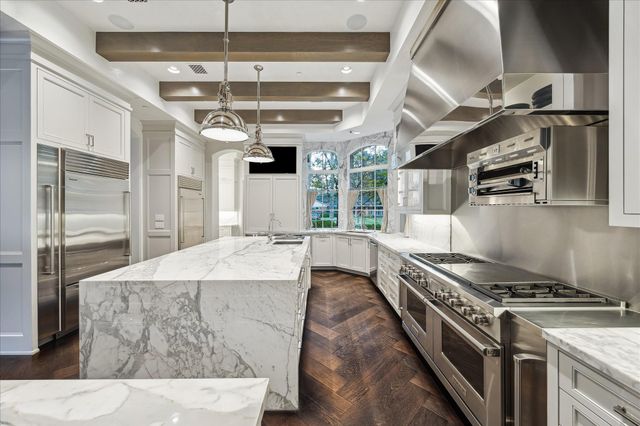 220 Merrie Way Lane, Houston, TX 77024