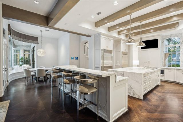 220 Merrie Way Lane, Houston, TX 77024