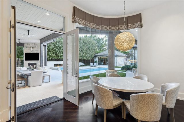 220 Merrie Way Lane, Houston, TX 77024