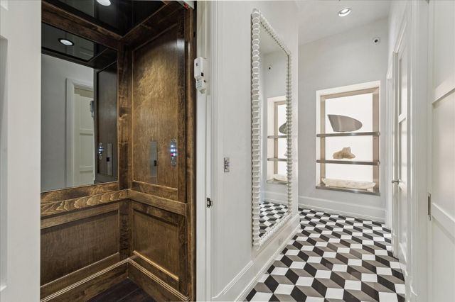 220 Merrie Way Lane, Houston, TX 77024