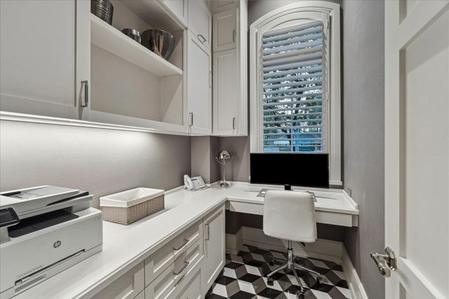 220 Merrie Way Lane, Houston, TX 77024