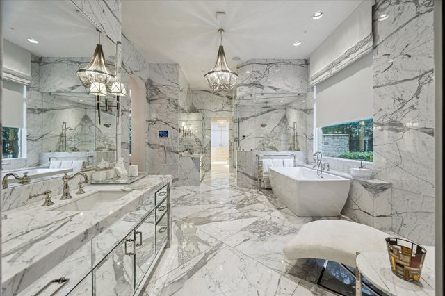 220 Merrie Way Lane, Houston, TX 77024