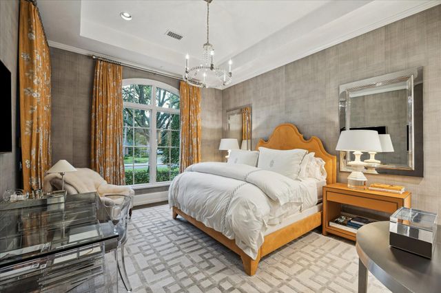 220 Merrie Way Lane, Houston, TX 77024