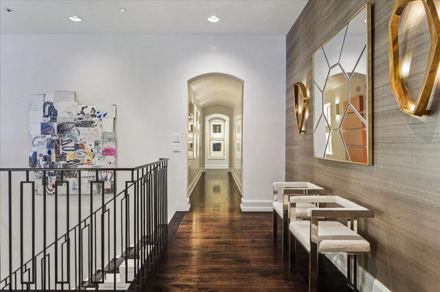 220 Merrie Way Lane, Houston, TX 77024