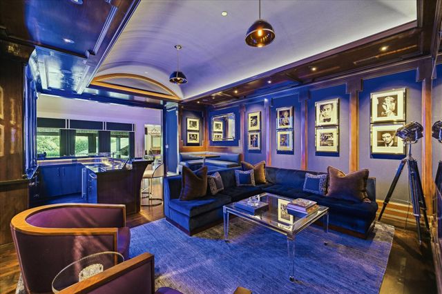 220 Merrie Way Lane, Houston, TX 77024