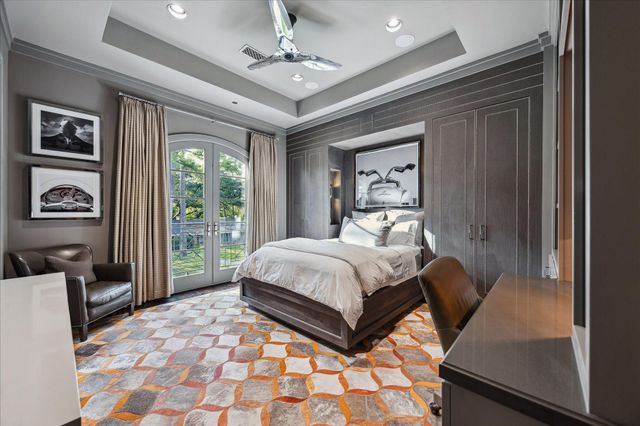 220 Merrie Way Lane, Houston, TX 77024