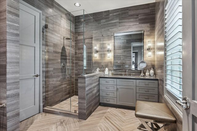 220 Merrie Way Lane, Houston, TX 77024