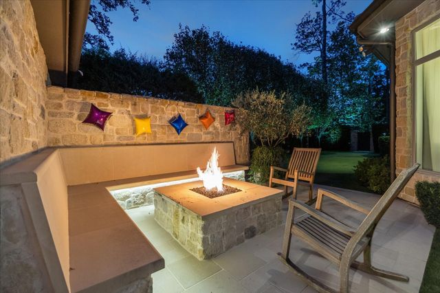 220 Merrie Way Lane, Houston, TX 77024