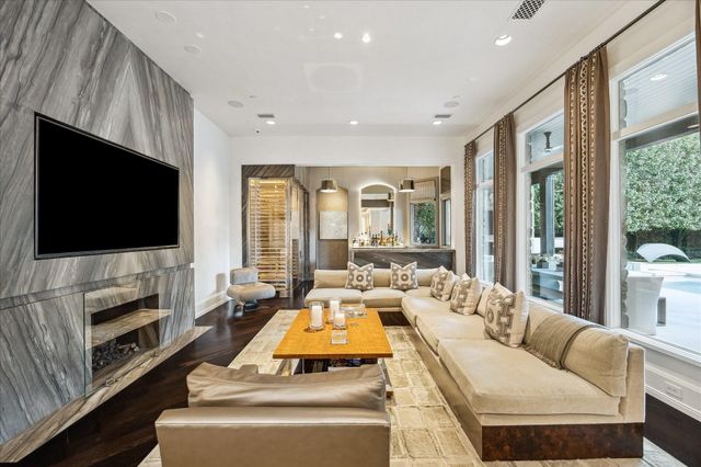 220 Merrie Way Lane, Houston, TX 77024