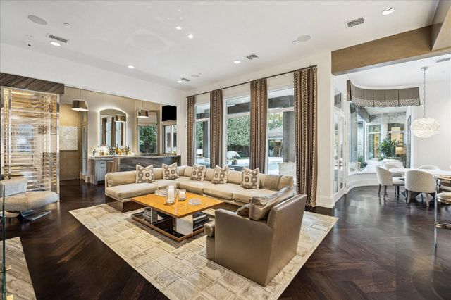 220 Merrie Way Lane, Houston, TX 77024