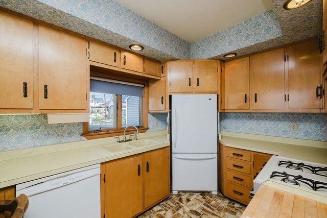 83 Dudley St, New Bedford, MA 02744