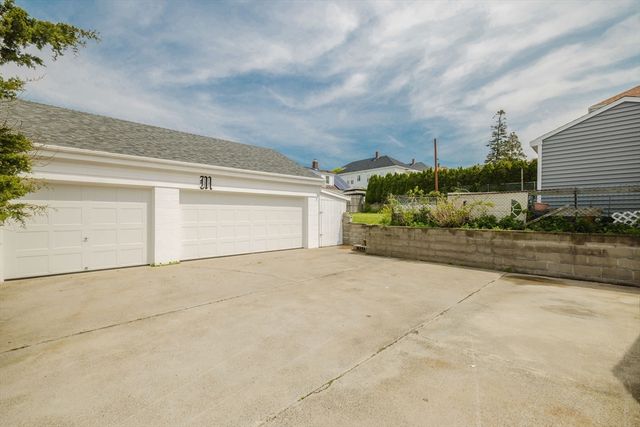 83 Dudley St, New Bedford, MA 02744