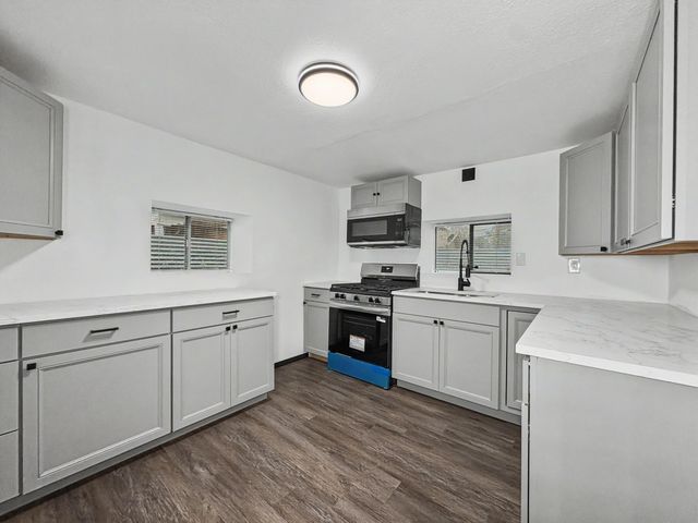 2800 Duranes Road NW, Albuquerque, NM 87104