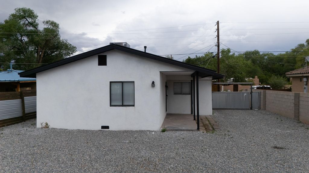 2800 Duranes Road NW, Albuquerque, NM 87104