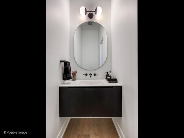 1537 W Pearson Street 2, Chicago, IL 60642