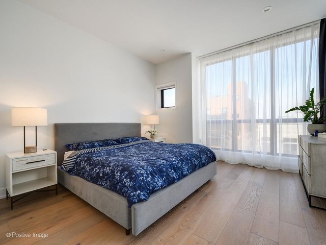 1537 W Pearson Street 2, Chicago, IL 60642