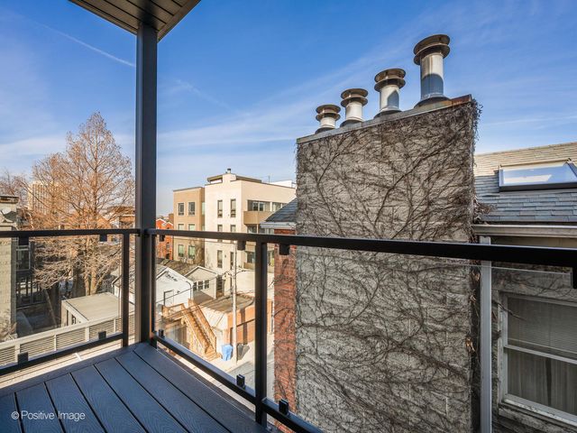 1537 W Pearson Street 2, Chicago, IL 60642