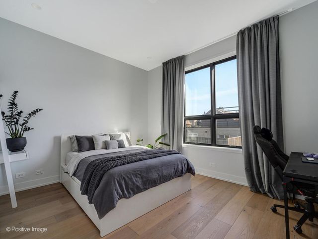 1537 W Pearson Street 2, Chicago, IL 60642