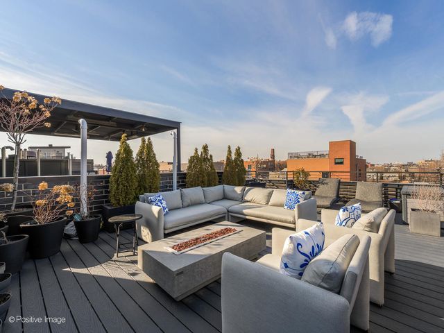 1537 W Pearson Street 2, Chicago, IL 60642