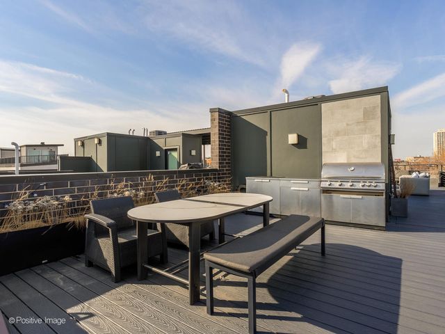 1537 W Pearson Street 2, Chicago, IL 60642