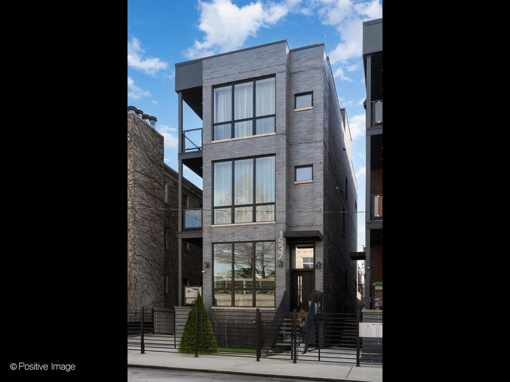 1537 W Pearson Street 2, Chicago, IL 60642