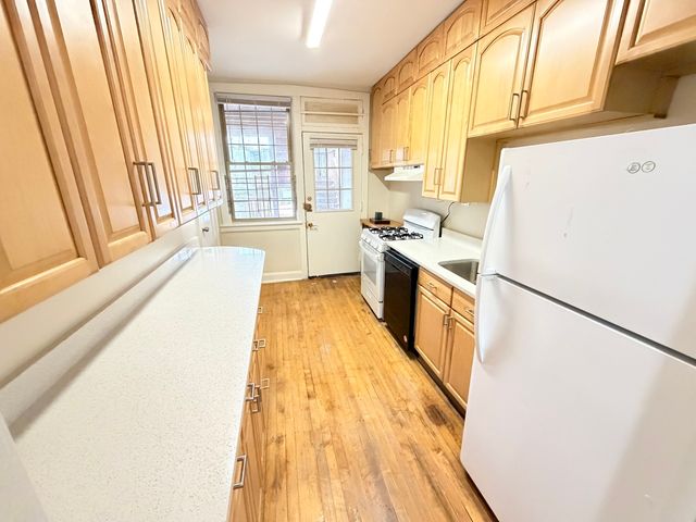 5674 N Ridge Avenue 2S, Chicago, IL 60660