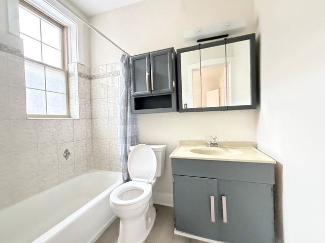 5674 N Ridge Avenue 2S, Chicago, IL 60660