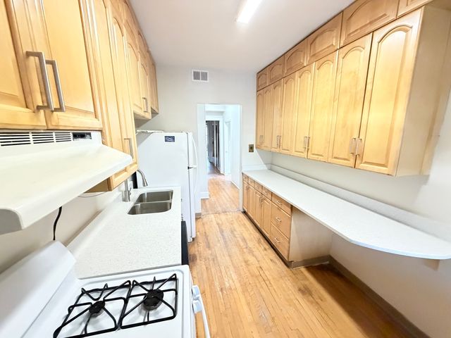 5674 N Ridge Avenue 2S, Chicago, IL 60660