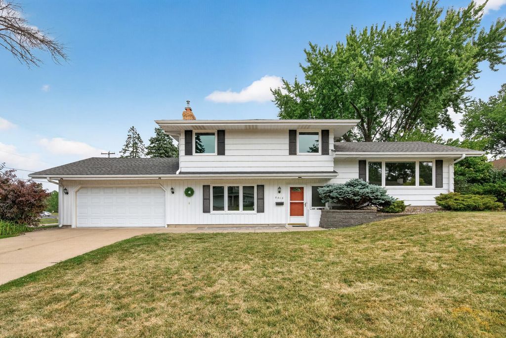 8616 34th Avenue N, New Hope, MN 55427 — exterior