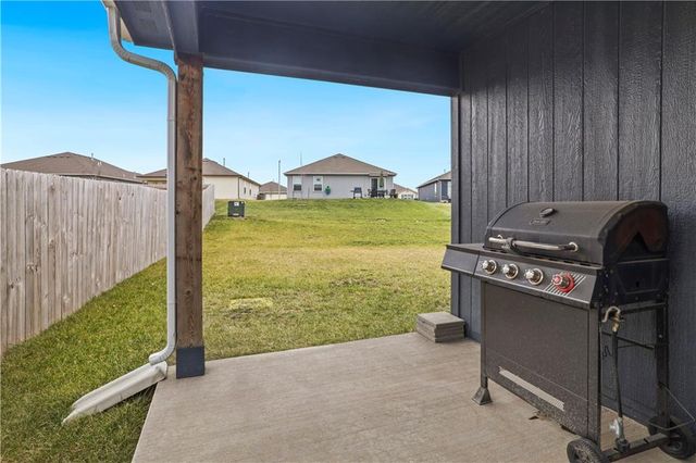 20344 W 193rd Terrace, Spring Hill, KS 66083