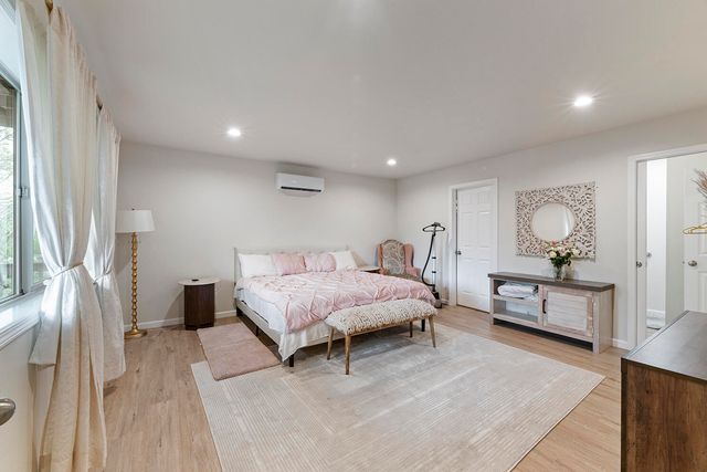 457 Elm Street, Phoenix, OR 97535