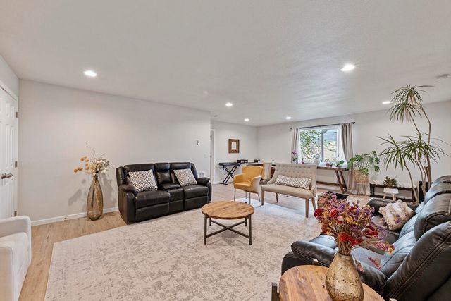 457 Elm Street, Phoenix, OR 97535