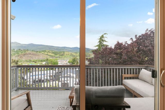 457 Elm Street, Phoenix, OR 97535