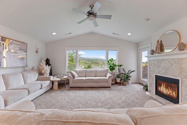 457 Elm Street, Phoenix, OR 97535