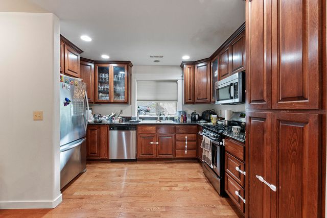 457 Elm Street, Phoenix, OR 97535