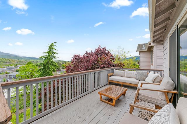 457 Elm Street, Phoenix, OR 97535