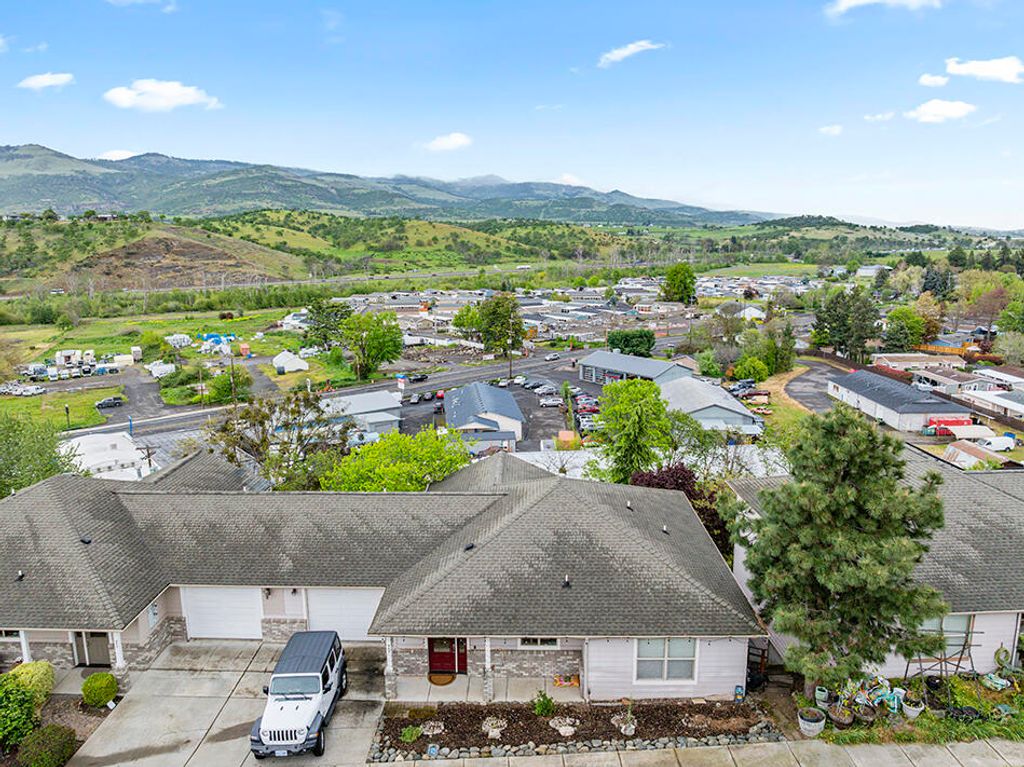 457 Elm Street, Phoenix, OR 97535