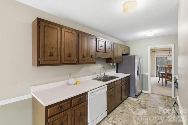 17 Knoll Drive, Columbus, NC 28722