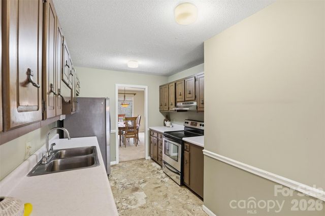 17 Knoll Drive, Columbus, NC 28722