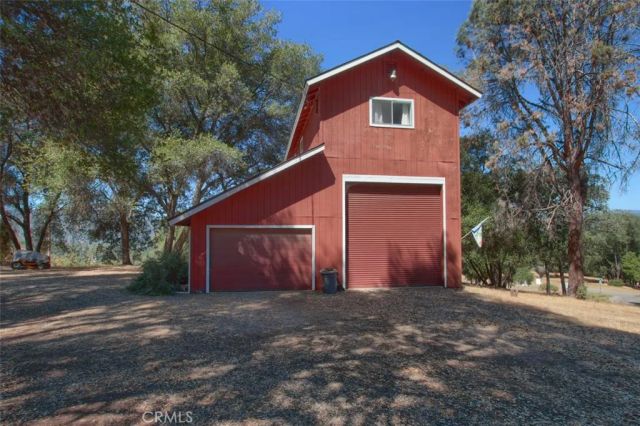 39406 John West Road, Oakhurst, CA 93644