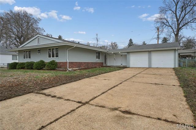 12508 Larkwood Drive, St Louis, MO 63146