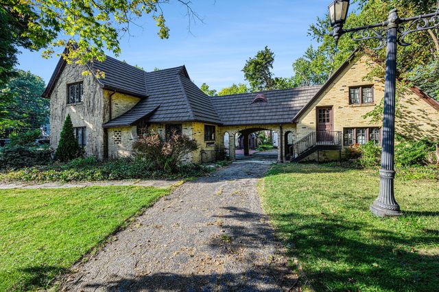 400 E Hoffman Street, Three Rivers, MI 49093