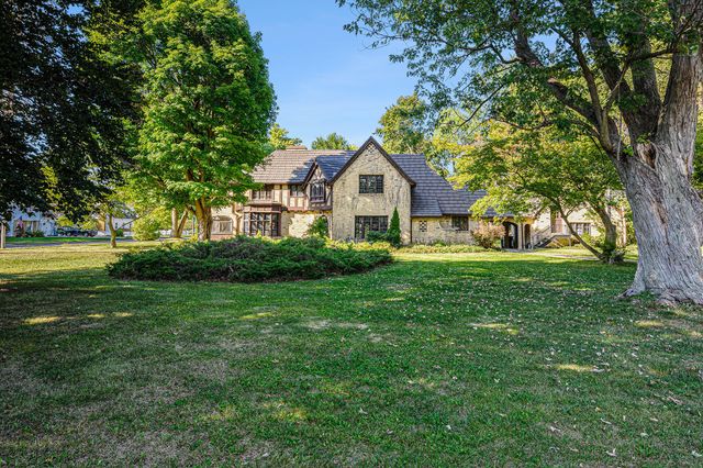 400 E Hoffman Street, Three Rivers, MI 49093