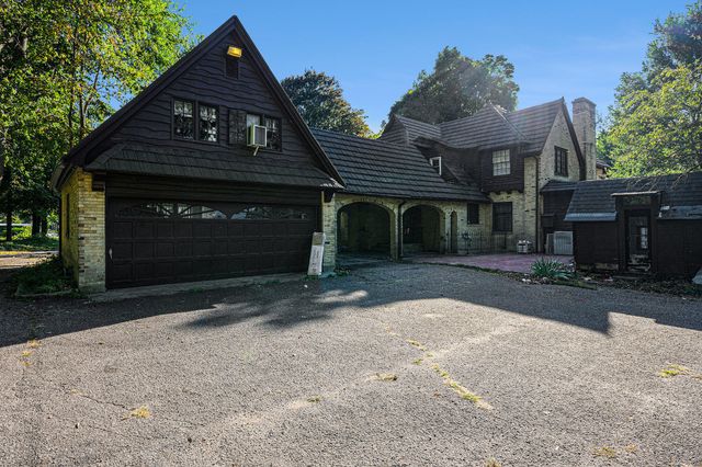 400 E Hoffman Street, Three Rivers, MI 49093