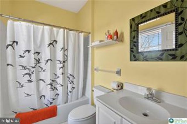 591 ROCKBRIDGE RD, Nazareth, PA 18064