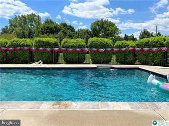 591 ROCKBRIDGE RD, Nazareth, PA 18064