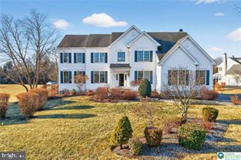 591 ROCKBRIDGE RD, Nazareth, PA 18064