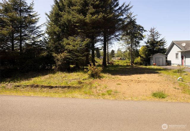 743 Copalis Avenue NE, Ocean Shores, WA 98569