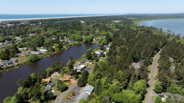 743 Copalis Avenue NE, Ocean Shores, WA 98569